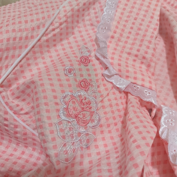 Lati Fashion pink with floral embroidery nightgown/housecoat size XL - Picture 8 of 8